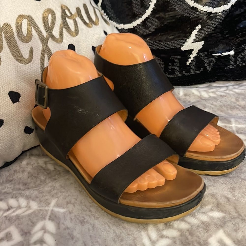 Kork ease black leather strap sandals wedge sz 11 - Picture 3 of 10